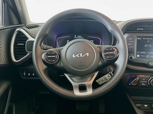 Used 2025 Kia Soul LX w/ LX Technology Package FWD image 18