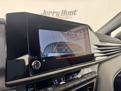 Used 2025 Toyota Camry SE FWD image 3