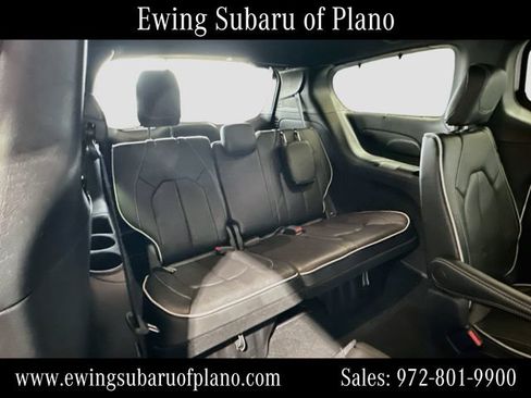 Used 2025 Chrysler Pacifica Limited FWD image 29
