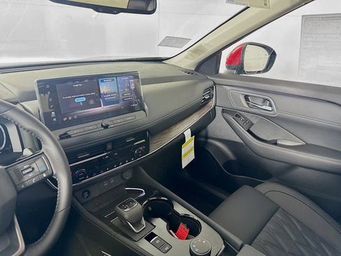 New 2026 Nissan Rogue Platinum image 24