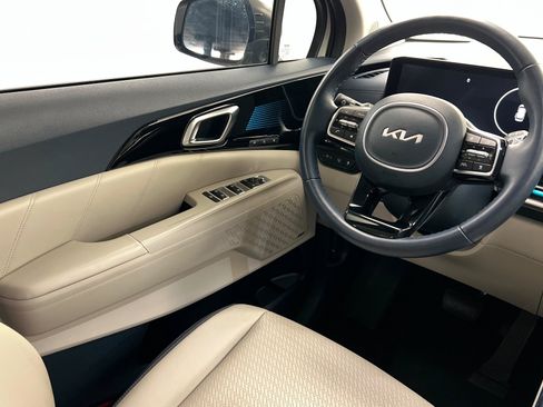 Used 2025 Kia Carnival SX Prestige FWD image 12