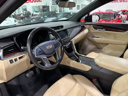 Used 2018 Cadillac XT5 Luxury w/ Driver Awareness Package FWD image 11