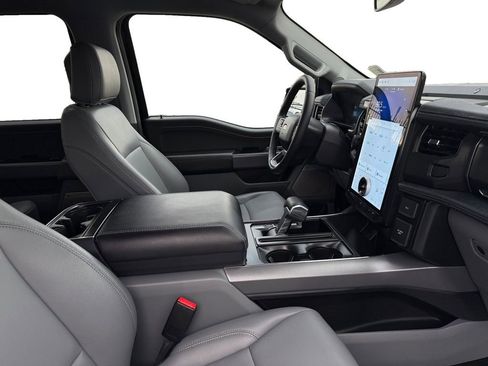 Used 2025 Ford F150 Lightning Flash image 17