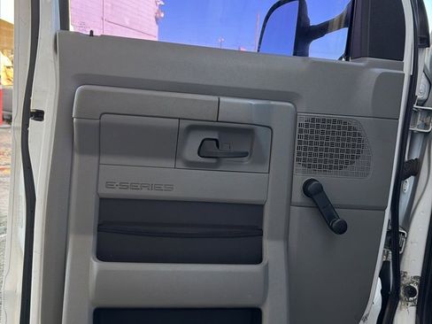 Used 2019 Ford E-350 and Econoline 350 Super Duty image 17