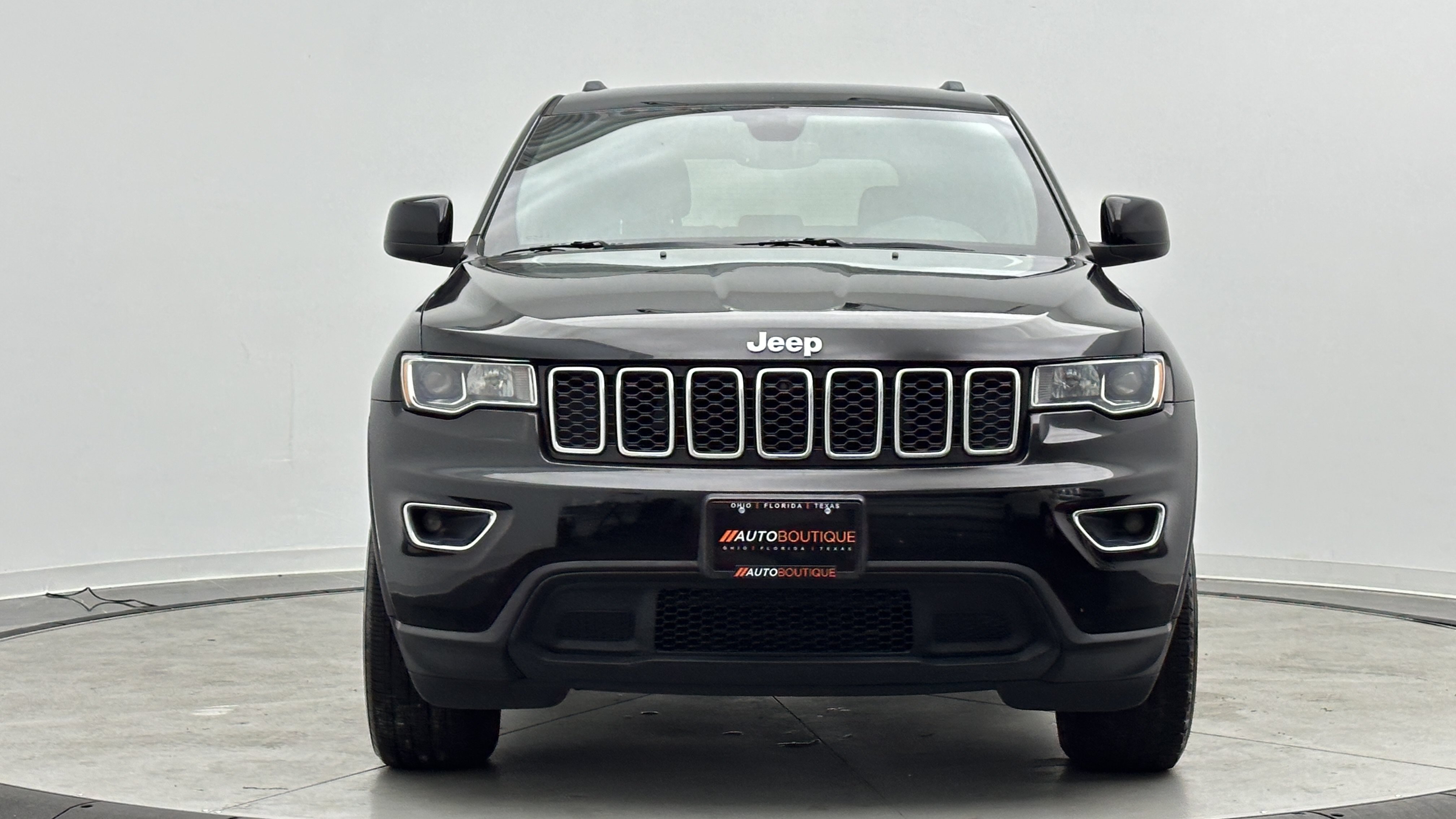 Used 2020 Jeep Grand Cherokee Laredo w/ 18" Wheel & 8.4" Radio Group AWD/4WD image 2