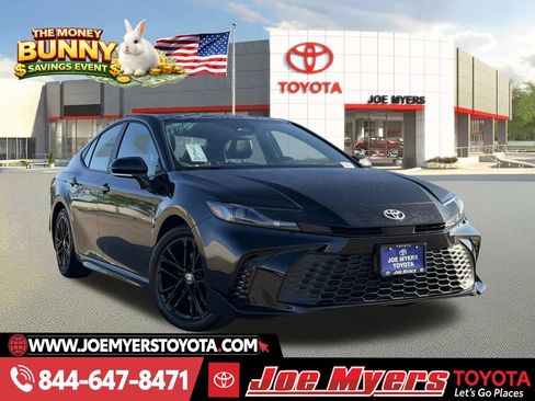 Used 2025 Toyota Camry SE image 1