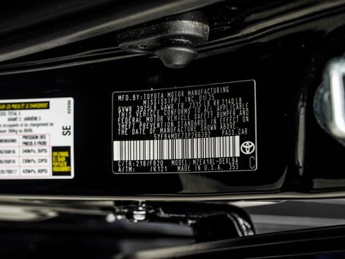 Used 2025 Toyota Corolla LE image 33