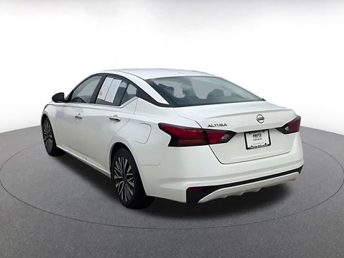 Used 2025 Nissan Altima 2.5 SV image 11