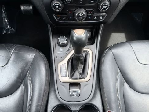 Used 2018 Jeep Cherokee Limited AWD/4WD image 33
