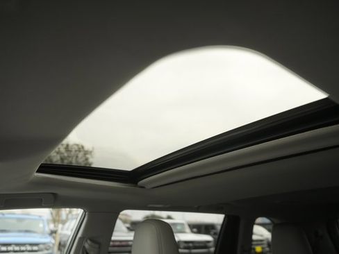 Used 2019 Toyota Highlander XLE image 11