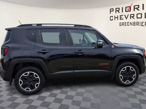 Used 2016 Jeep Renegade Trailhawk w/ Premium Trailhawk Package AWD/4WD image 9