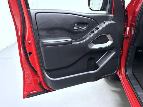 Certified 2025 Nissan Frontier SV w/ SV Convenience Package AWD/4WD image 9