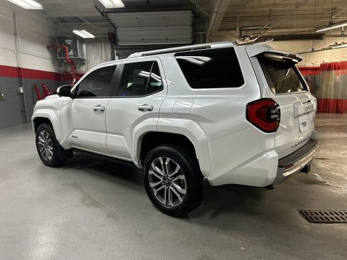 Used 2025 Toyota 4Runner Limited AWD/4WD image 8