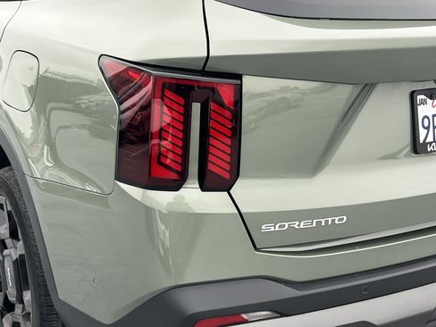 Certified 2024 Kia Sorento SX image 21