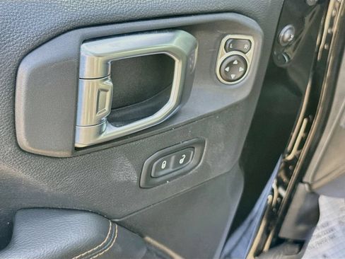 Used 2023 Jeep Wrangler Unlimited Sahara AWD/4WD image 19