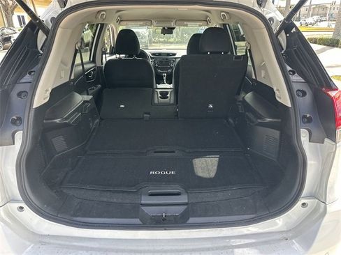 Used 2019 Nissan Rogue SV image 11