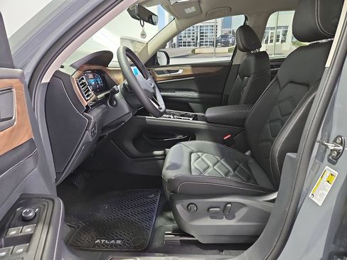 New 2026 Volkswagen Atlas SE FWD image 17