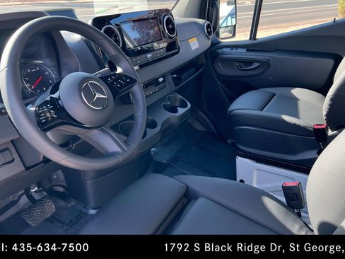 Used 2025 Mercedes-Benz Sprinter 2500 image 11