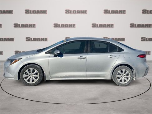 Used 2025 Toyota Corolla LE image 2