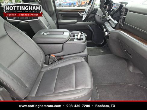 Used 2025 GMC Sierra 1500 SLT AWD/4WD image 29