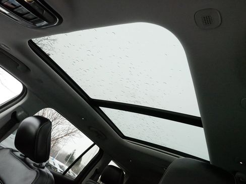 Used 2023 Jeep Grand Cherokee L Limited w/ Black Appearance Package image 32