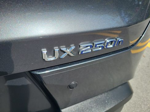 Used 2022 Lexus UX 250h w/ Accessory Package (Z2) AWD/4WD image 8