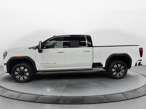 Used 2024 GMC Sierra 2500 Denali w/ Denali Reserve Package AWD/4WD image 3