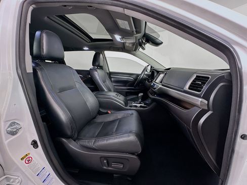 Used 2017 Toyota Highlander Limited image 30