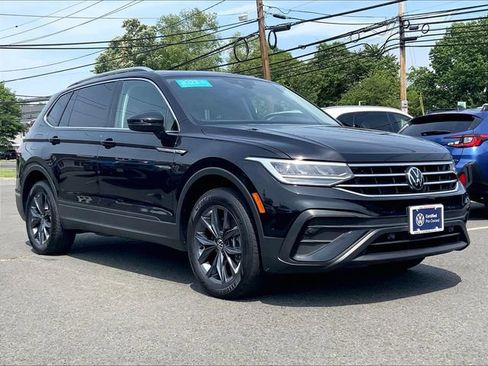 Certified 2023 Volkswagen Tiguan SE w/ Panoramic Sunroof Package AWD/4WD image 1