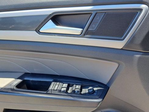 Used 2021 Volkswagen Atlas Cross Sport SE w/ Panoramic Sunroof Package FWD image 20