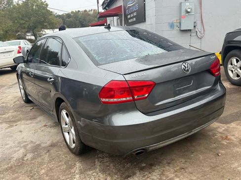 Used 2014 Volkswagen Passat 1.8T SEL Premium image 2