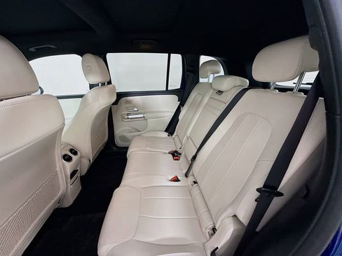 Used 2025 Mercedes-Benz GLB 250 4MATIC image 21