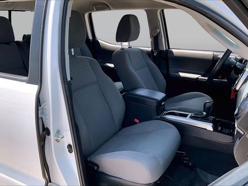 Used 2022 Toyota Tacoma SR5 RWD image 9