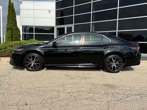 Used 2021 Toyota Camry SE FWD image 6