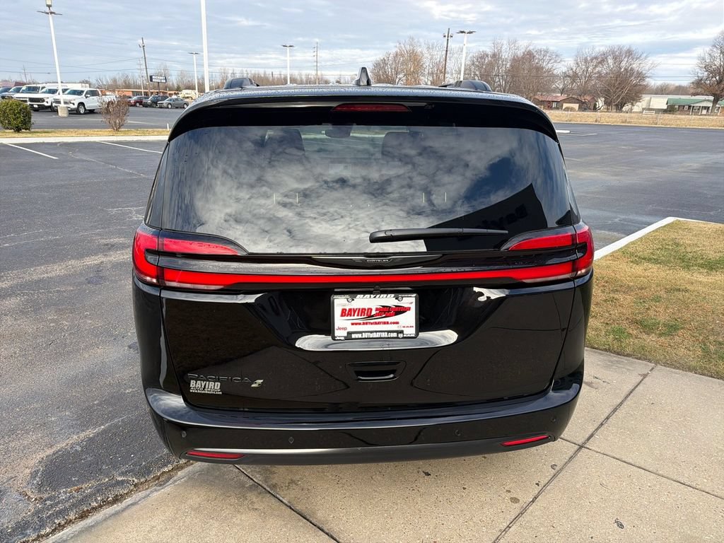New 2026 Chrysler Pacifica Select w/ S Appearance Package FWD image 7