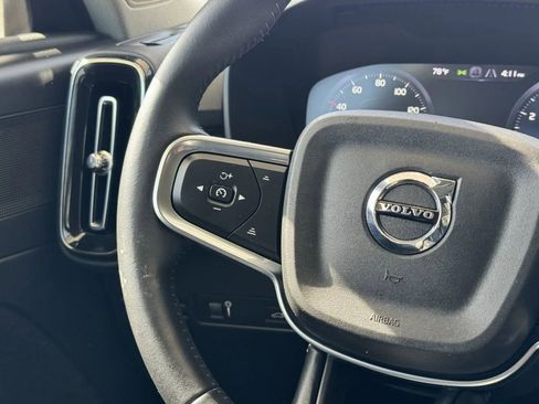 Used 2021 Volvo XC40 T5 Momentum image 23