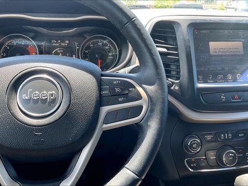 Used 2017 Jeep Cherokee Latitude w/ Safety/Convenience Group AWD/4WD image 22