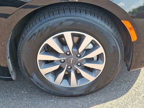 Used 2024 Chrysler Pacifica Limited FWD image 10