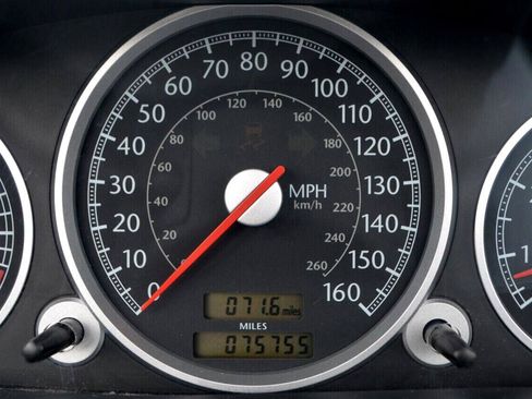 Used 2005 Chrysler Crossfire Limited image 24