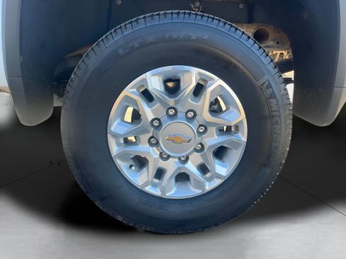 Used 2024 Chevrolet Silverado 2500 LT image 7