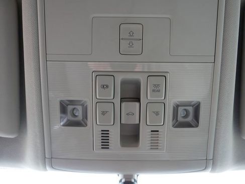 Used 2021 Volkswagen Atlas SE w/ Panoramic Sunroof Package image 35