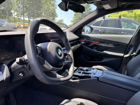 Certified 2025 BMW 540i xDrive AWD/4WD image 33