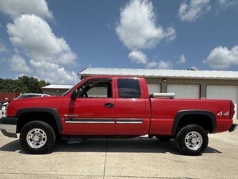 Used 2004 Chevrolet Silverado 2500 LS AWD/4WD image 2