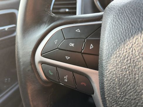 Used 2018 Jeep Grand Cherokee Laredo AWD/4WD image 31