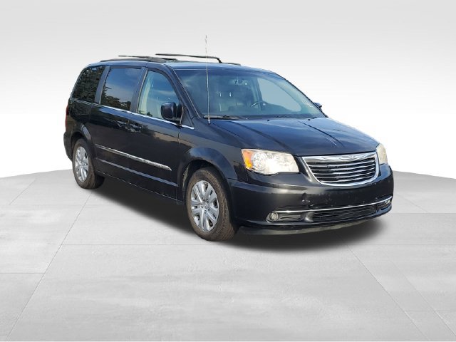 Used 2014 Chrysler Town & Country Touring FWD image 2