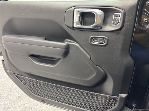 Used 2024 Jeep Wrangler Sport S image 34