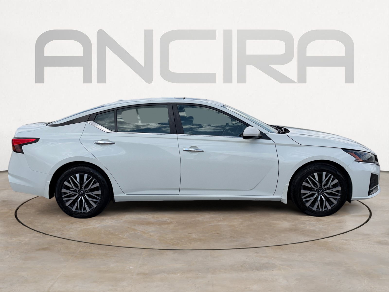 Used 2023 Nissan Altima 2.5 SV w/ SV Premium Package FWD image 12