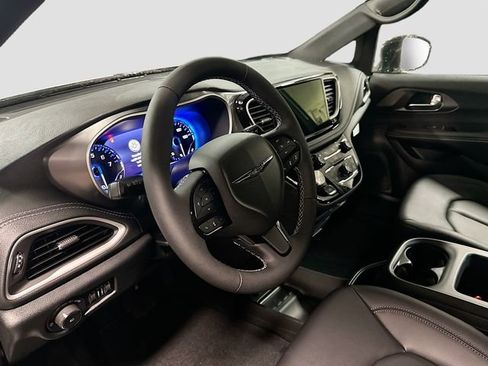 New 2026 Chrysler Pacifica Select w/ S Appearance Package image 10