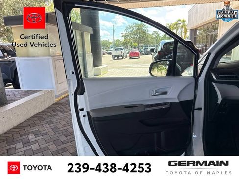 Used 2025 Toyota Sienna XLE FWD image 13