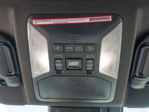 Used 2023 Toyota RAV4 SE w/ Convenience Package AWD/4WD image 17